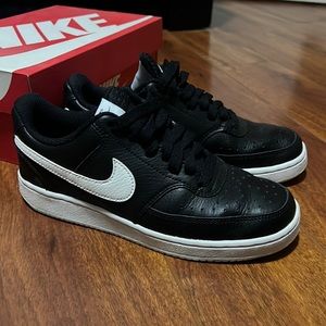 WMNS NIKE COURT VISION LOW